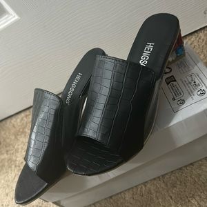 Very comfortable mules